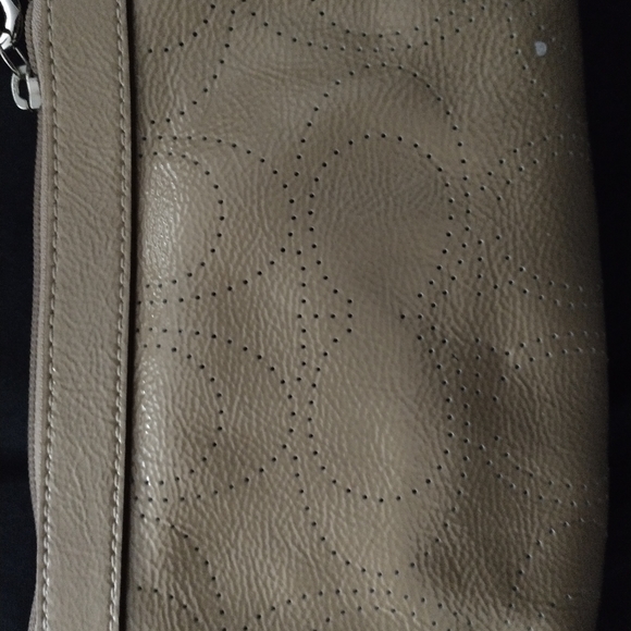 NWT COACH patent leather neutral wristlet with zipper - Picture 3 of 6